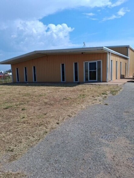 Primary Photo Of 901 N 54th St, Enid Truck Terminal For Sale