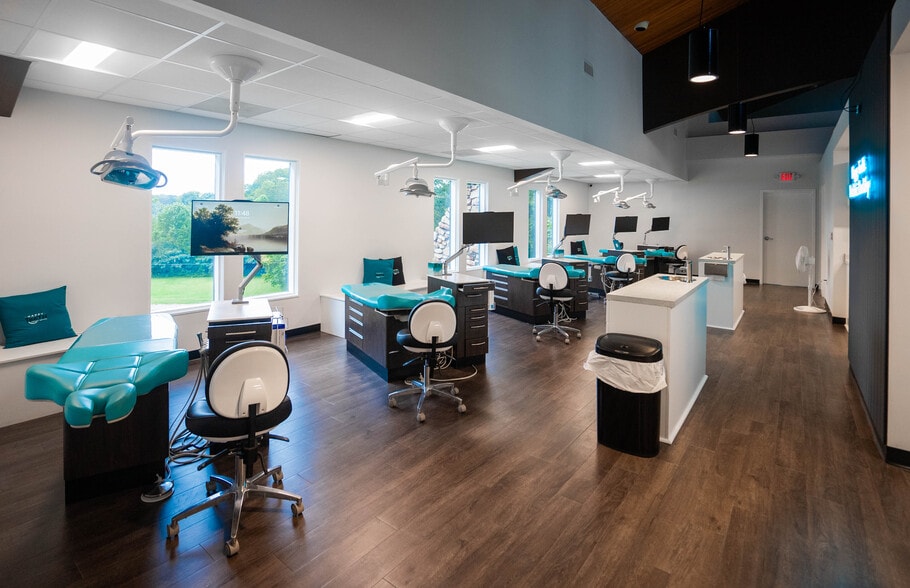 More Photos Of 701 Hartness Rd, Statesville Medical For Sale