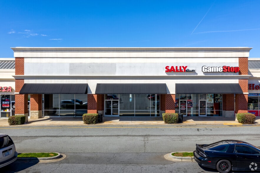 More Photos Of 168 Norman Station Blvd, Mooresville General Retail For Lease
