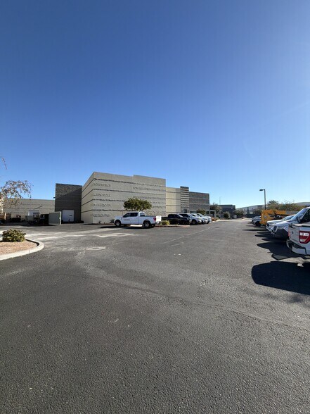 More Photos Of 2140 S Douglas Dr, Chandler Warehouse For Lease