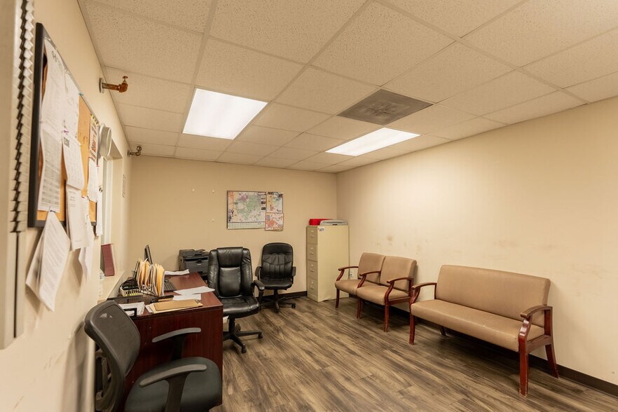 More Photos Of 89 Green St, Warner Robins Warehouse For Sale