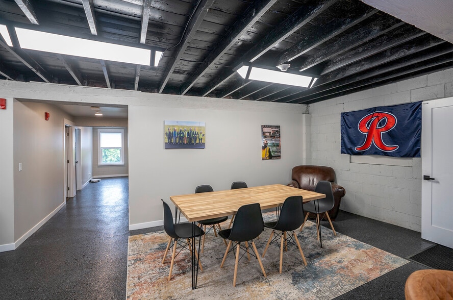 More Photos Of 709 106th St S, Tacoma Auto Repair For Sale