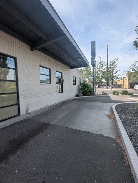 More Photos Of 602 E Yakima Ave, Yakima Storefront Retail Office For Lease