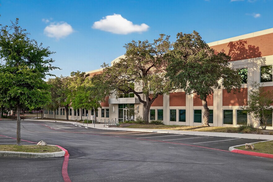 More Photos Of 12459 Network Blvd, San Antonio Office For Lease