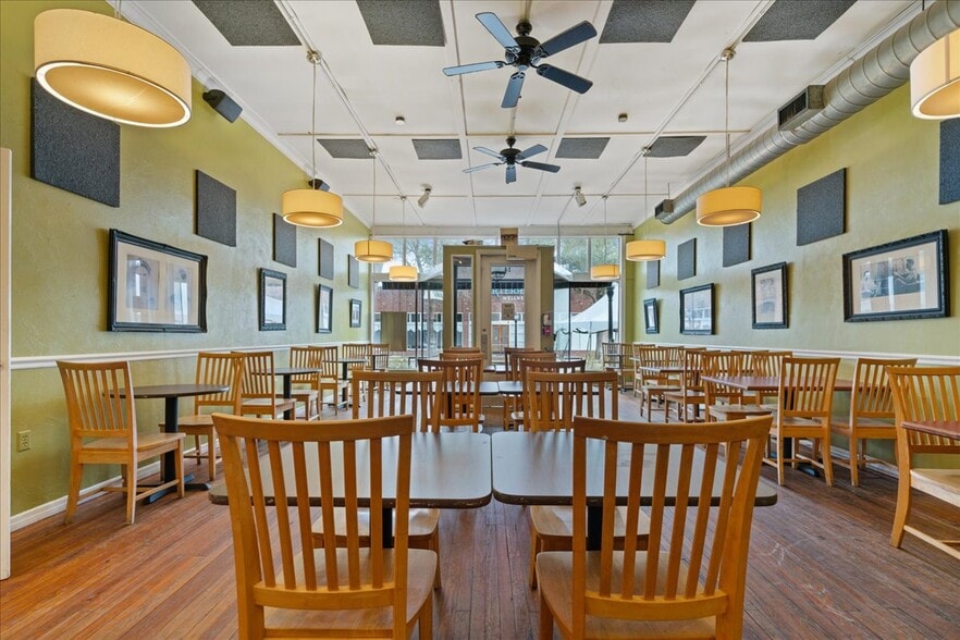 More Photos Of 14 SW 1st Ave, Gainesville Storefront For Lease