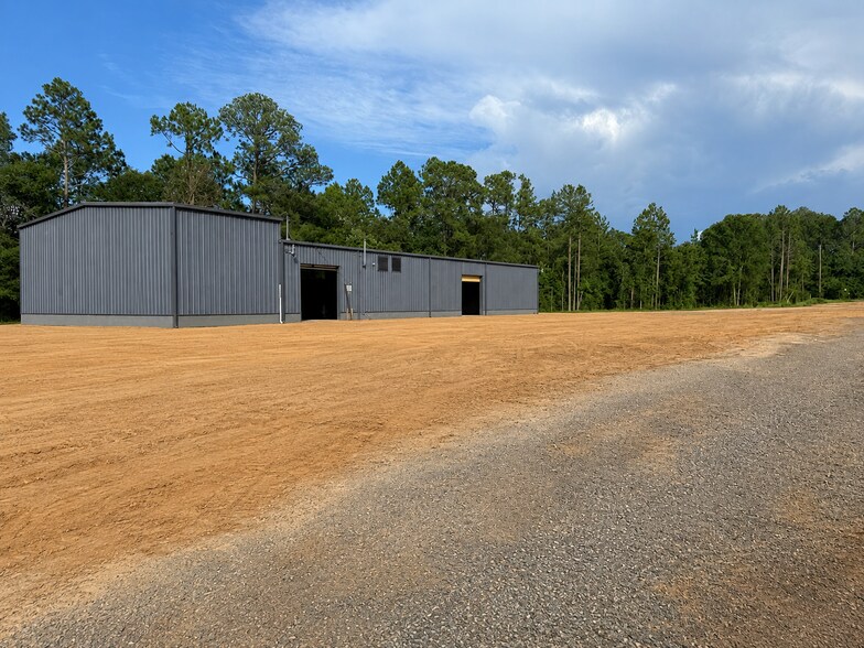 More Photos Of 75 Industrial Blvd, Eastman Showroom For Sale