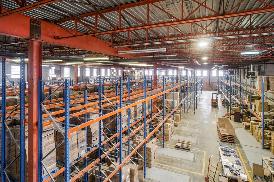 Primary Photo Of 1280 Boul Jules-Poitras, Montréal Warehouse For Lease
