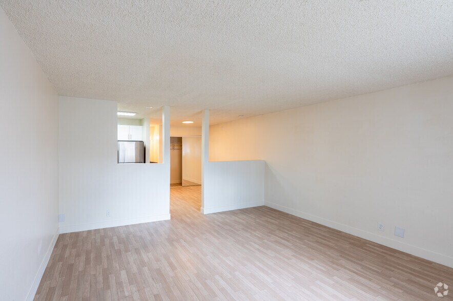 More Photos Of 557 Sierra Vista Dr, Las Vegas Apartments For Sale