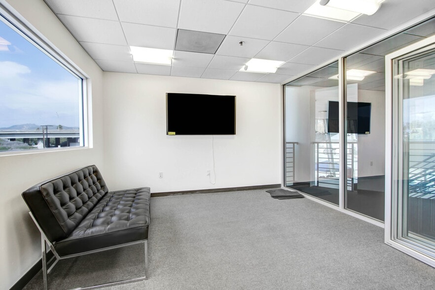 More Photos Of 3650 E Main St, Ventura Auto Dealership For Lease