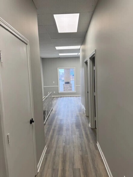 More Photos Of 3417 grant line Rd, New Albany Unknown For Lease