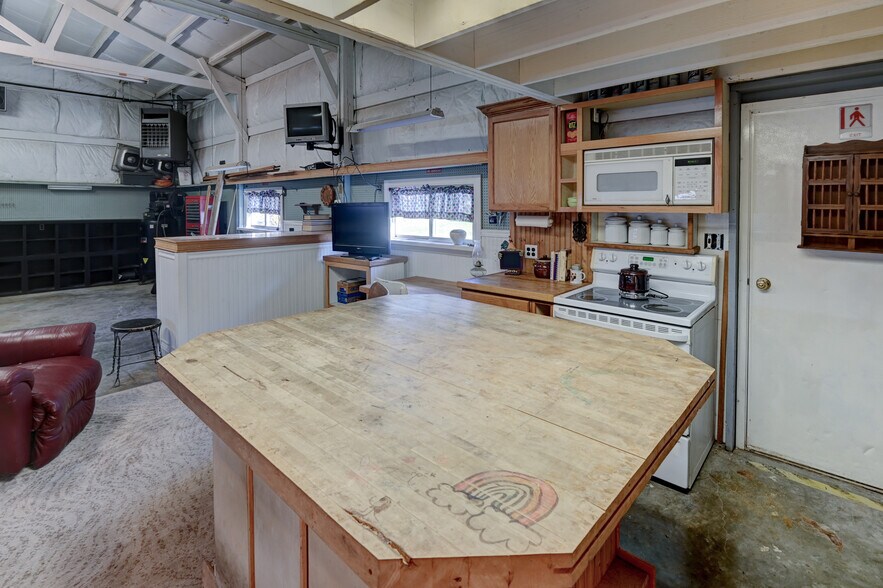 More Photos Of 355 Trackside Dr, Peculiar Warehouse For Sale