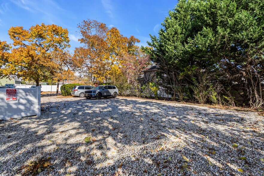 More Photos Of 2597 Hooper Ave, Brick Office For Sale