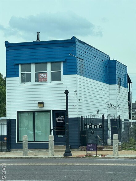Primary Photo Of 7950 N Broadway, Saint Louis General Retail For Lease