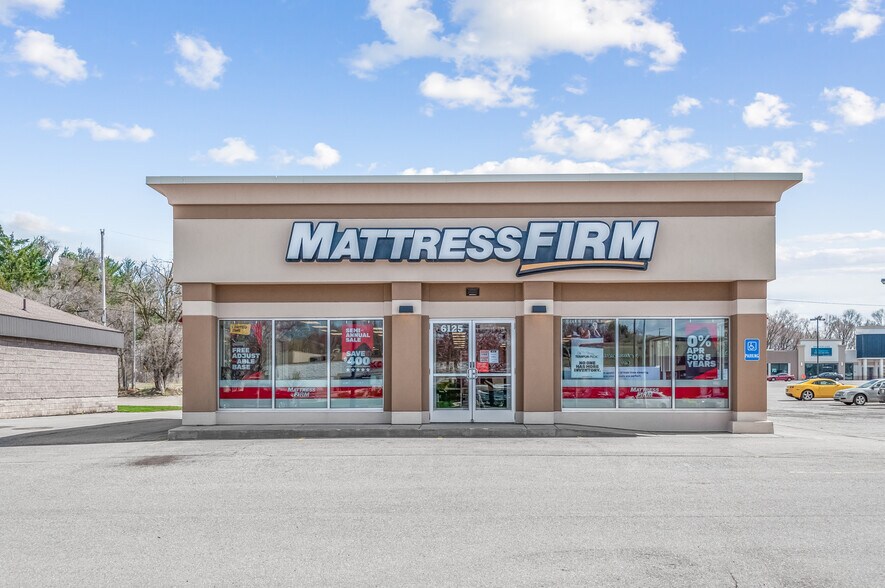 More Photos Of 6125 S Westnedge Ave, Portage Freestanding For Sale