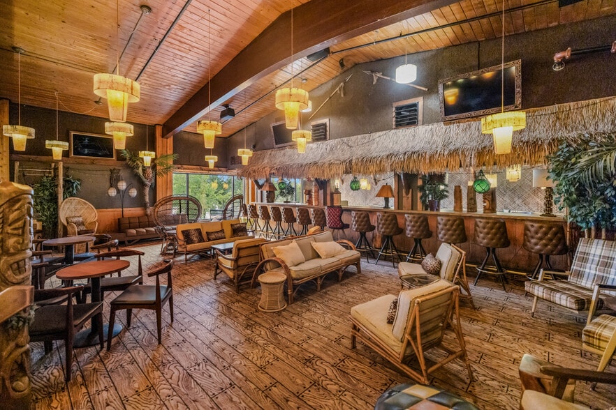 More Photos Of 1900 & 1924 Marshall St NE, Minneapolis Restaurant For Sale