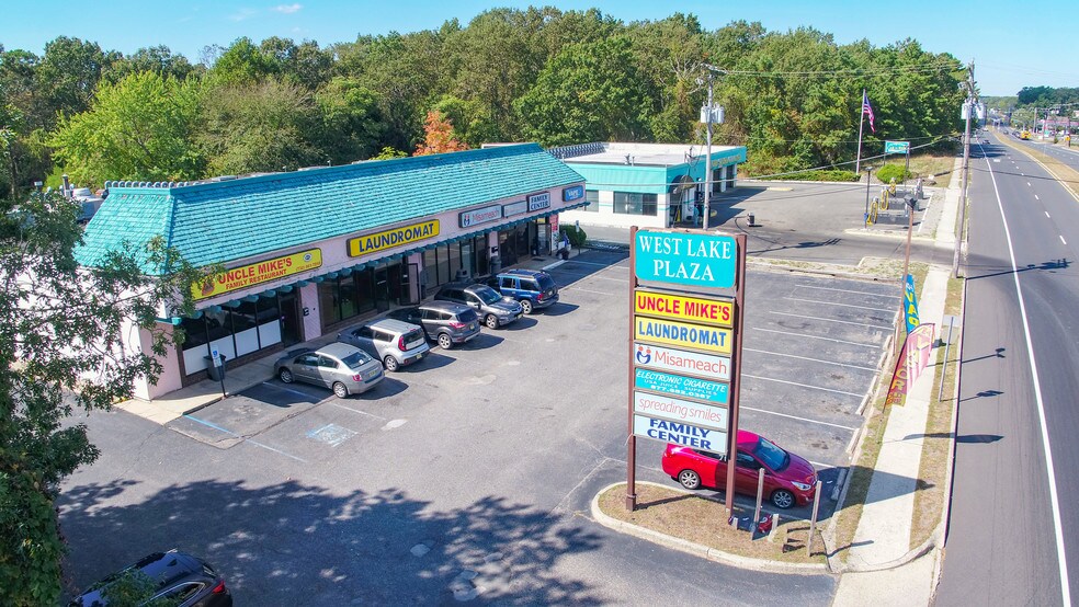 More Photos Of 1880 W County Line Rd, Lakewood Storefront For Sale