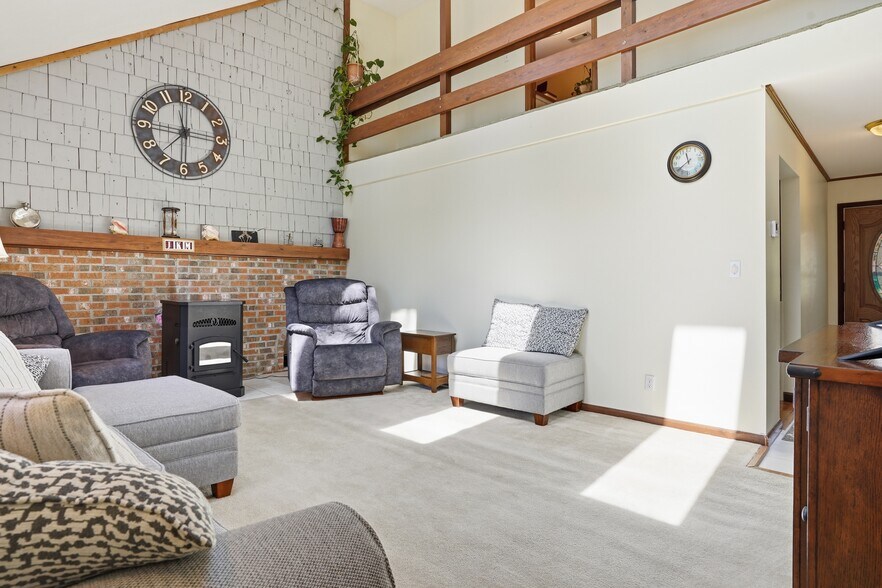 More Photos Of 120 Milford Hill Ln, Milford Flex For Sale