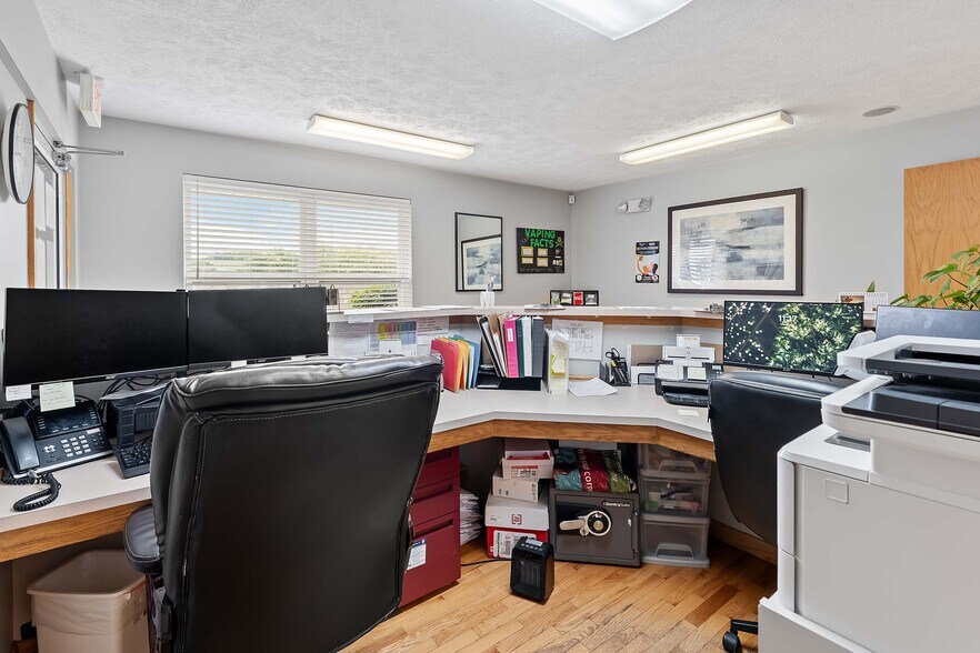 More Photos Of 711 N Pike St, Grafton Office For Sale