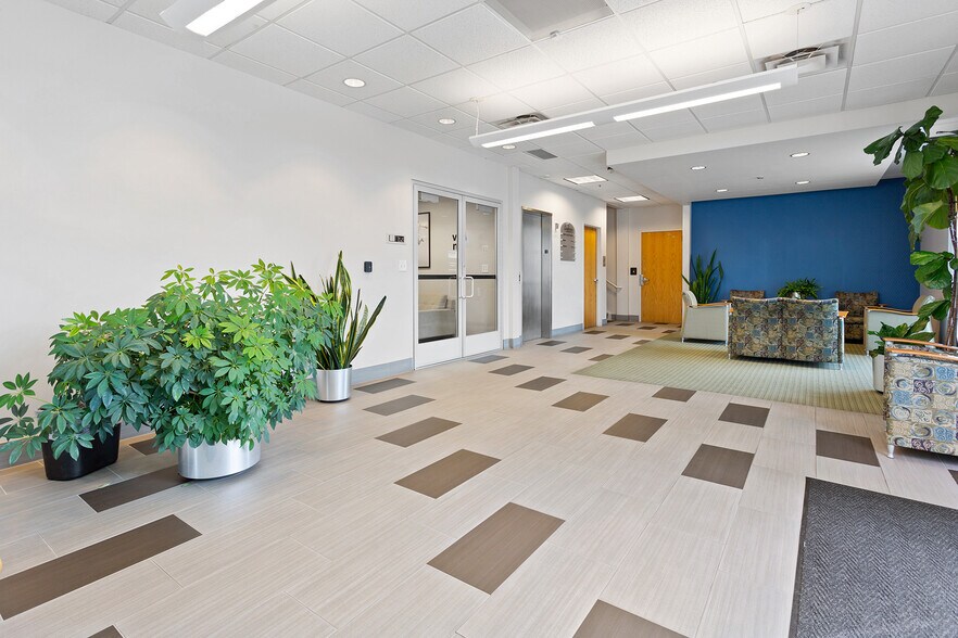 More Photos Of 8911 S Sandy Pky, Sandy Unknown For Lease