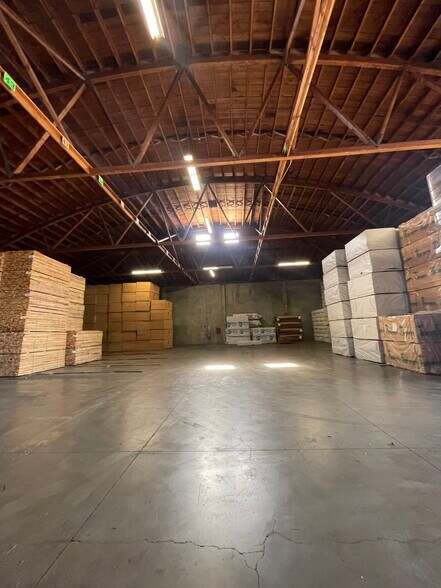 More Photos Of 1295 NE Johnson St, Salem Manufacturing For Sale