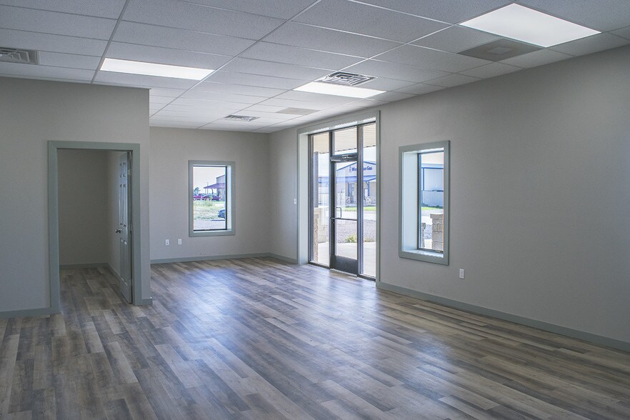 More Photos Of 9316 FM 1585, Wolfforth Warehouse For Lease