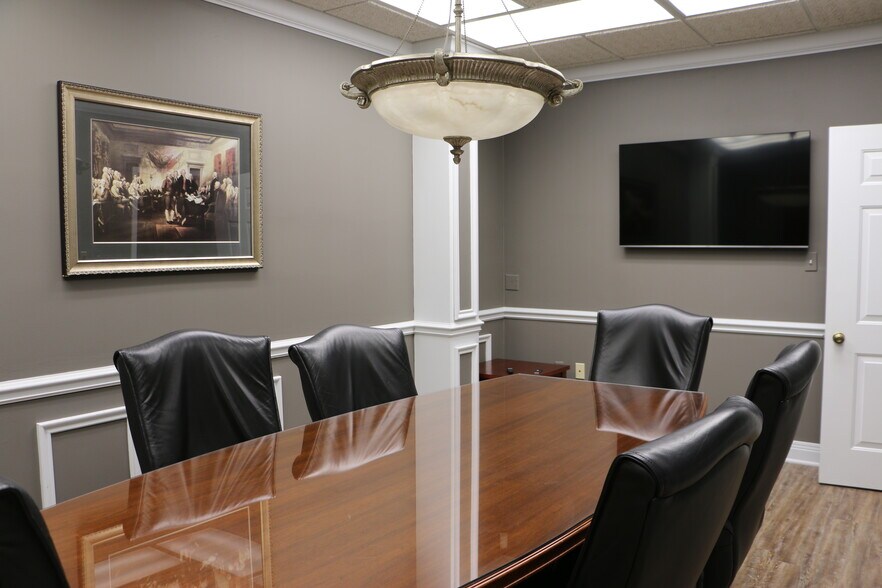 More Photos Of 726 Harvard Dr, Owensboro Office For Sale