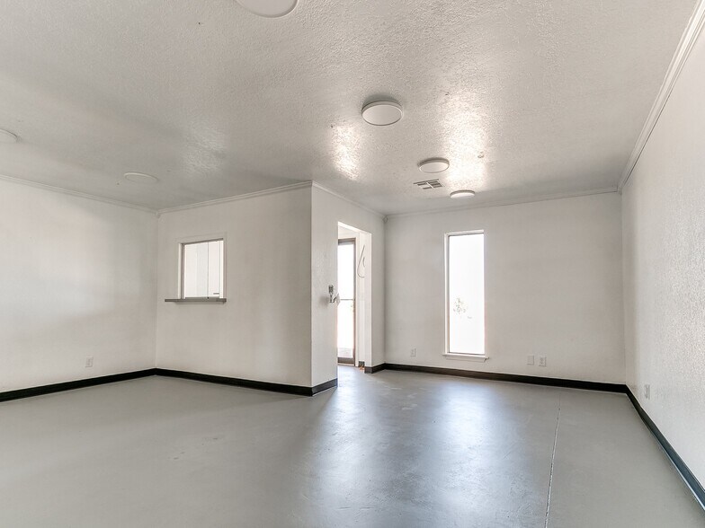 More Photos Of 7030 W Wilshire Blvd, Oklahoma City Storefront Retail Office For Lease