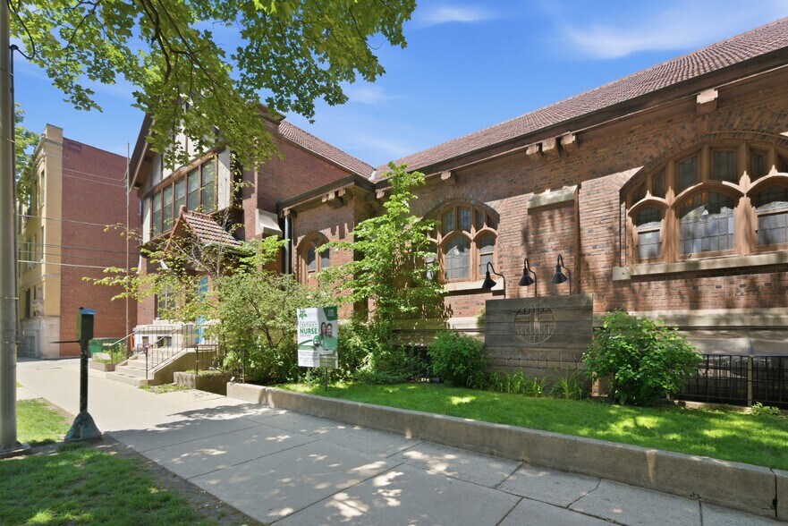 More Photos Of 1244 W Thorndale Ave, Chicago Specialty For Sale