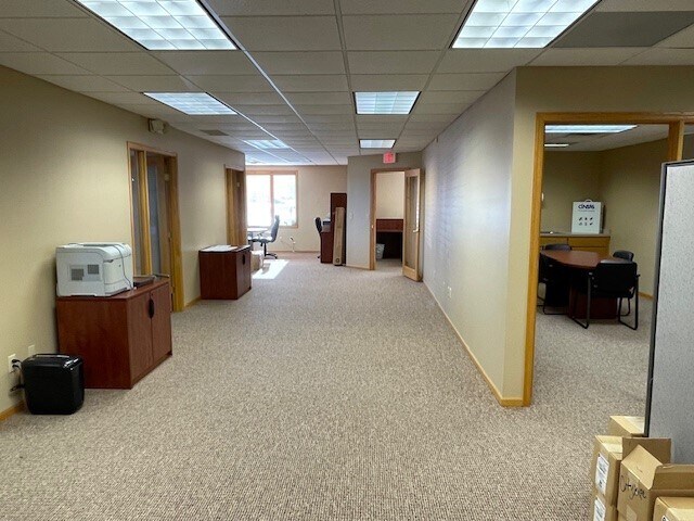 More Photos Of 1885 NW Station Parkway, Andover Office For Lease