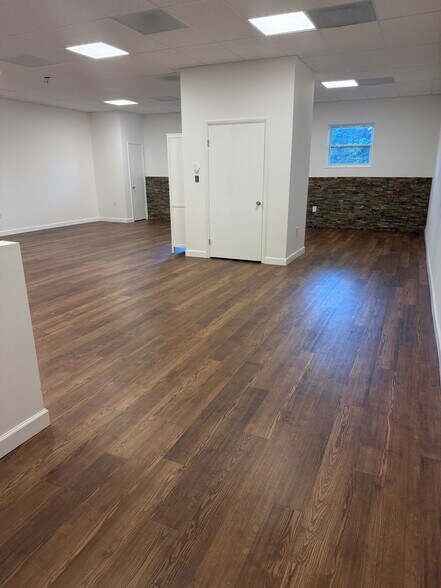 More Photos Of 1667 Crofton Ctr, Crofton Medical For Lease