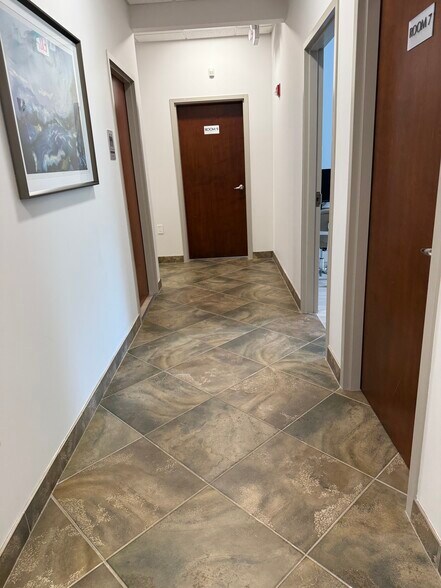 More Photos Of 10475 Medlock Bridge Rd, Johns Creek Medical For Lease
