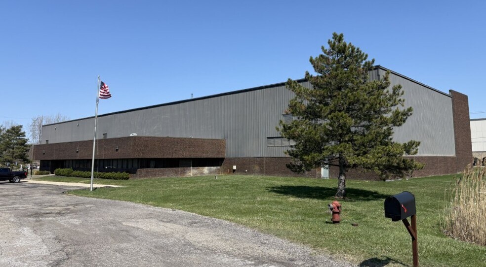 More Photos Of 51100 Grand River Ave, Wixom Manufacturing For Lease