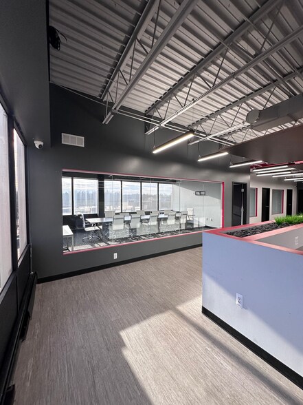 More Photos Of 24681 Northwestern Hwy, Southfield Office Residential For Lease