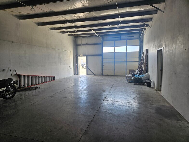 More Photos Of 11529-11531 Portal Rd, La Vista Warehouse For Lease