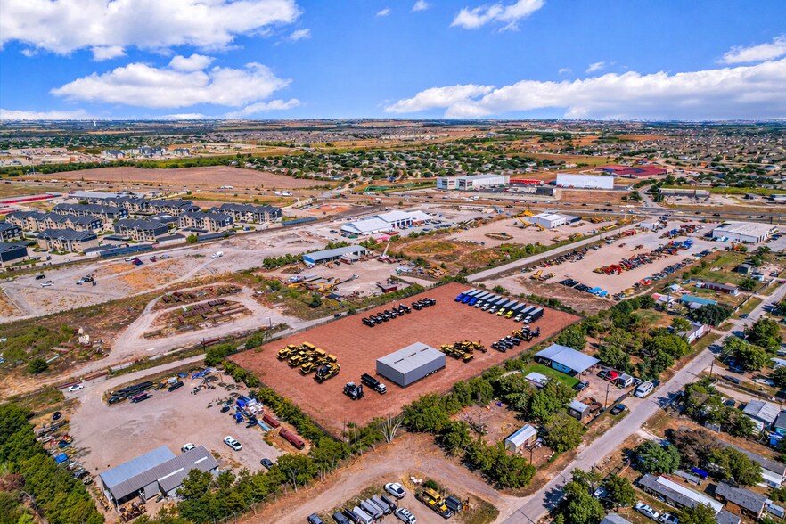 More Photos Of 12725 HWY 290 E, Manor Warehouse For Lease