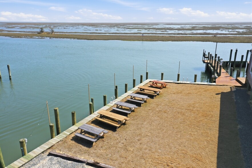 More Photos Of 17 Atlantic Ave, Wachapreague Restaurant For Sale