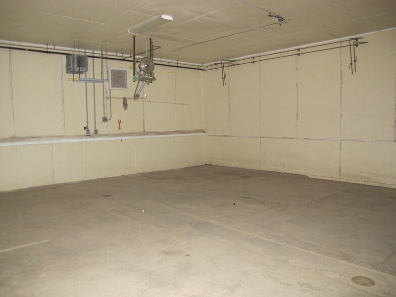 More Photos Of 150 China, Winslow Warehouse For Sale