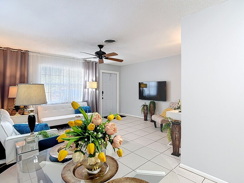 More Photos Of 139 SE Jefferson Cir N, Saint Petersburg Apartments For Sale