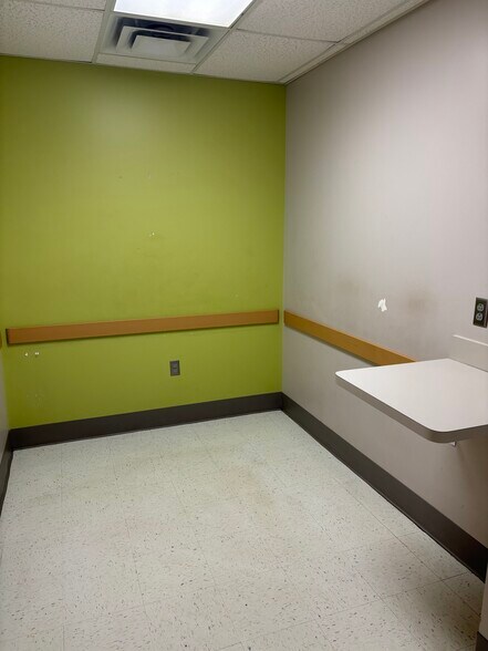 More Photos Of 1090 9th Ave SW, Bessemer Medical For Lease