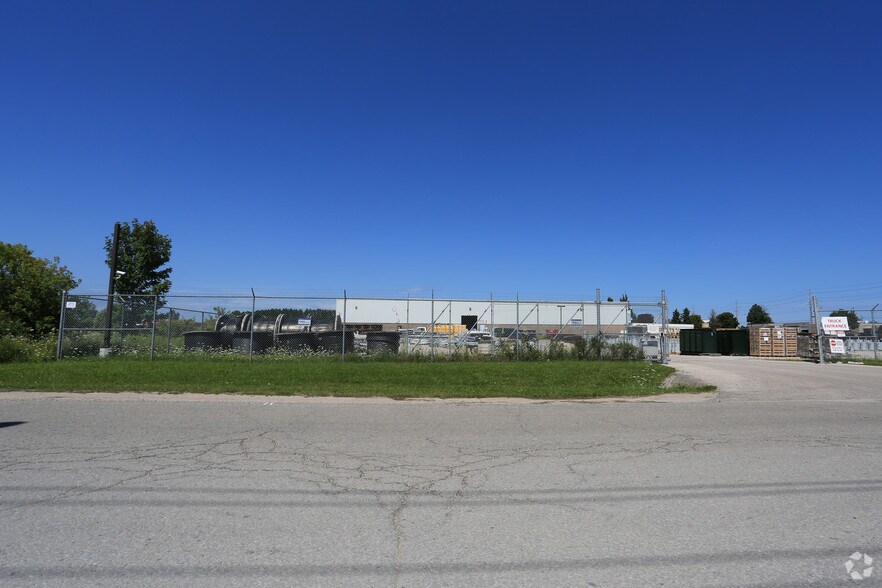 More Photos Of 420 Welham Rd, Barrie Manufacturing For Lease