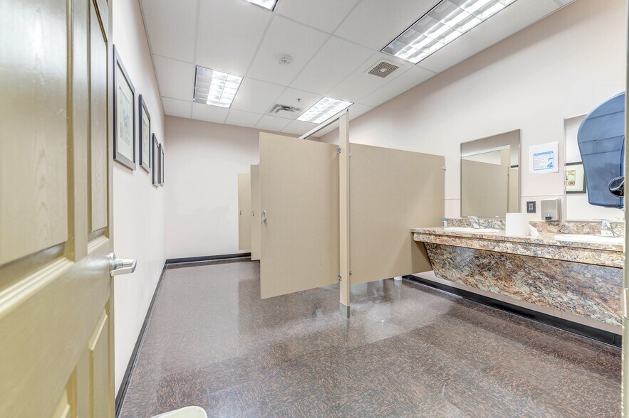 More Photos Of 1470 S Vandeventer Ave, Saint Louis Loft Creative Space For Sale