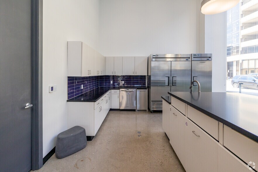 More Photos Of 200 N Saint Clair St, Toledo Office Residential For Lease