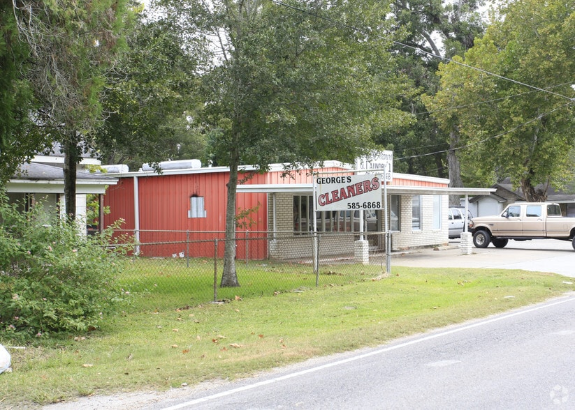 More Photos Of 702 W Willis St, Alvin Freestanding For Sale