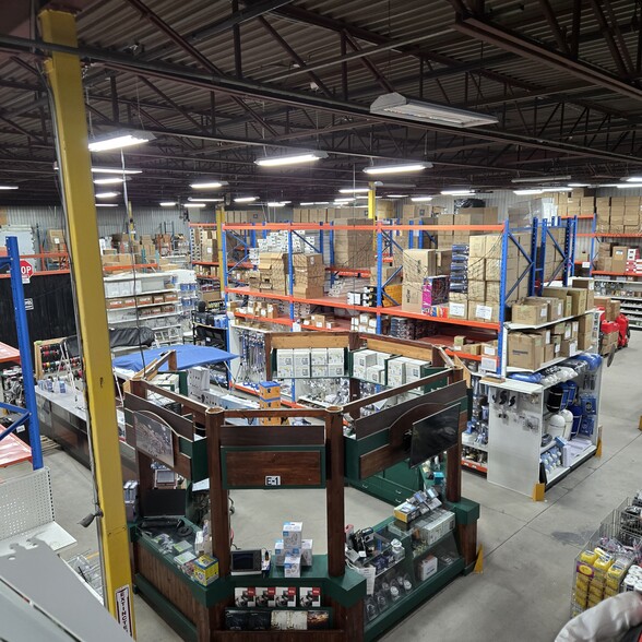 More Photos Of 440 Boul Industriel, St-Eustache Warehouse For Sale