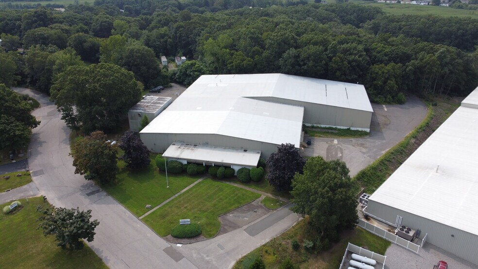 More Photos Of 9 Heritage Park Rd, Clinton Distribution For Sale