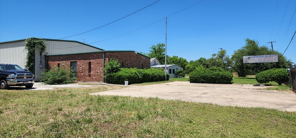 More Photos Of 7305 Julius Schepps Fwy, Dallas Warehouse For Lease