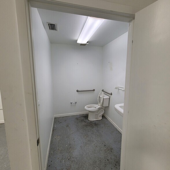 More Photos Of 25430 NW 8th Ln, Newberry Warehouse For Sale