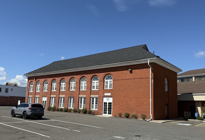 Primary Photo Of 97-101 South St, West Hartford Unknown For Lease