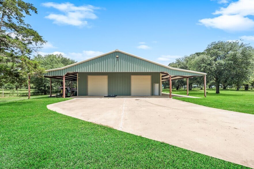 More Photos Of 32956 Londonderry Dr, Waller Warehouse For Sale