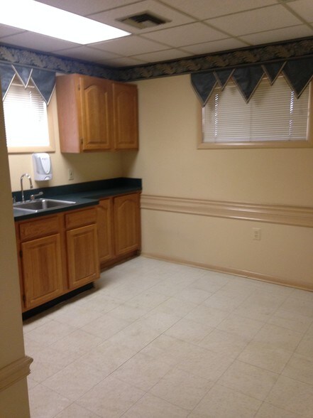 More Photos Of 737 Main St, Lumberton Office For Sale